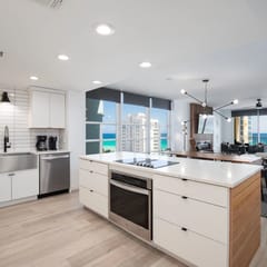 Beachfront Condo, Gulf Views, Pools