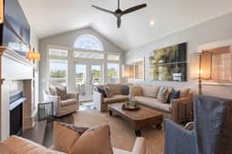 My Beach Alibi Lakefront Home, Priv Pool - Image 5