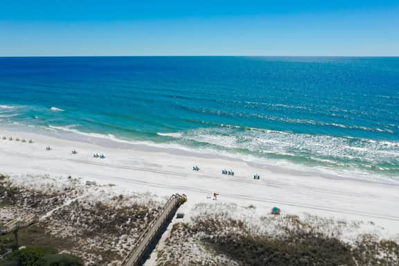 Stunning Home, Priv Pool & Beach, Golf Cart - Image 2