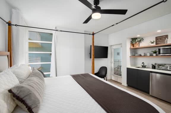 Sea Breeze, Destin Studio, Pools, Beach - Image 4