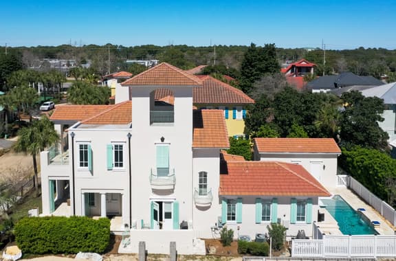 Stunning Home, Priv Pool & Beach, Golf Cart - Image 1