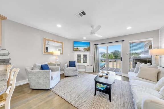 Beachy Townhouse, Beach, Pool, Hot Tub - Image 1